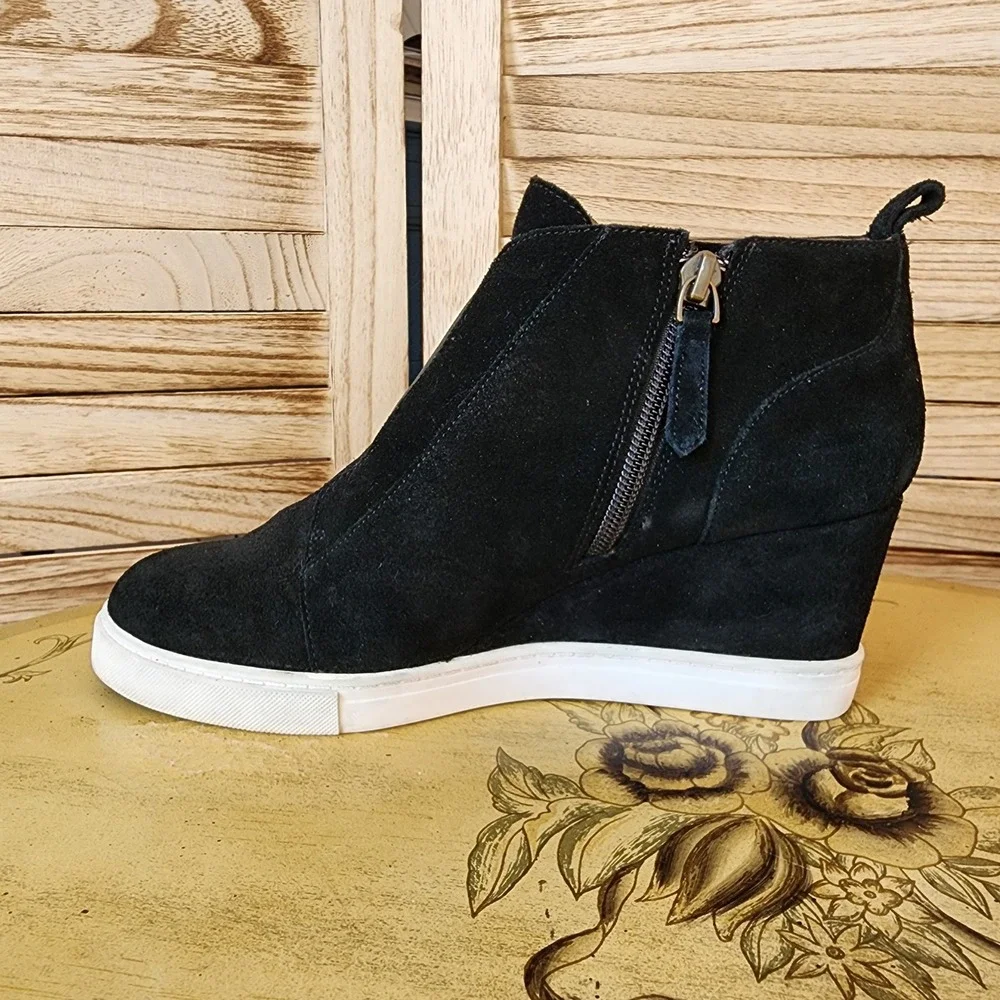 Linea Paolo Sz 8.5 Black Suede Wedge Ankle Boot Sneaker Felicia Quiet Luxury